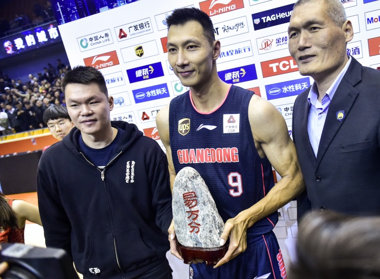 咪咕直播-7年前的今天：广东男篮球星易建联迎来CBA万分里程碑